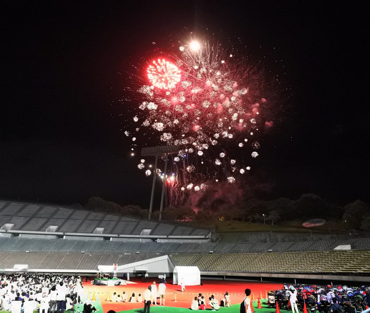 神戸総合運動公園のユニバー記念競技場のトラック・芝生を開放した夏祭り！第11回ユニバー祭